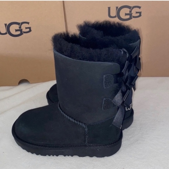 UGG BAILEY BOW SHORT